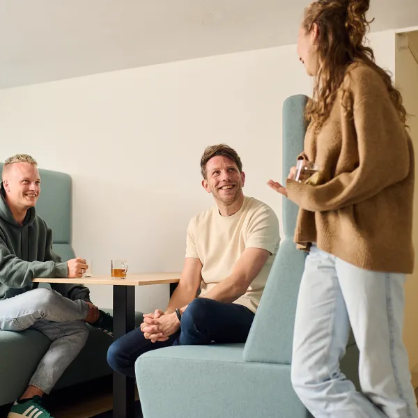 Kantine lachen Willem Fardau collega