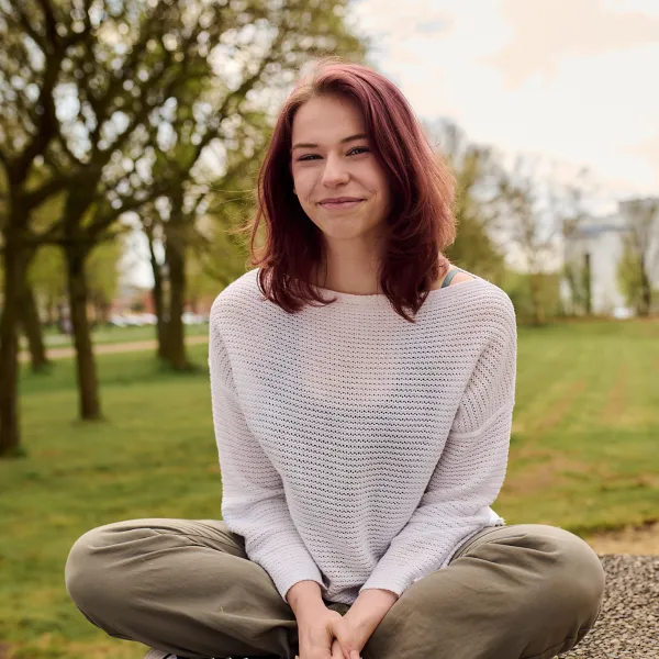 Jongere portret voor blij